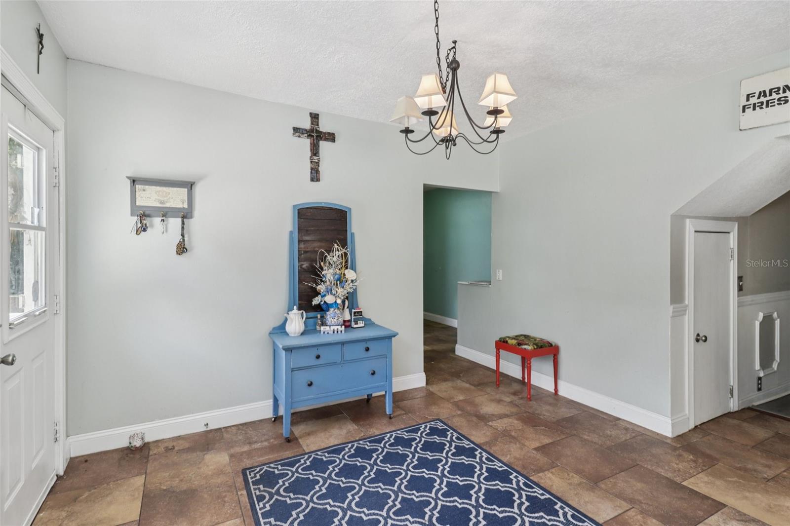 Image 18 of 53 For 1048 Grandview Street