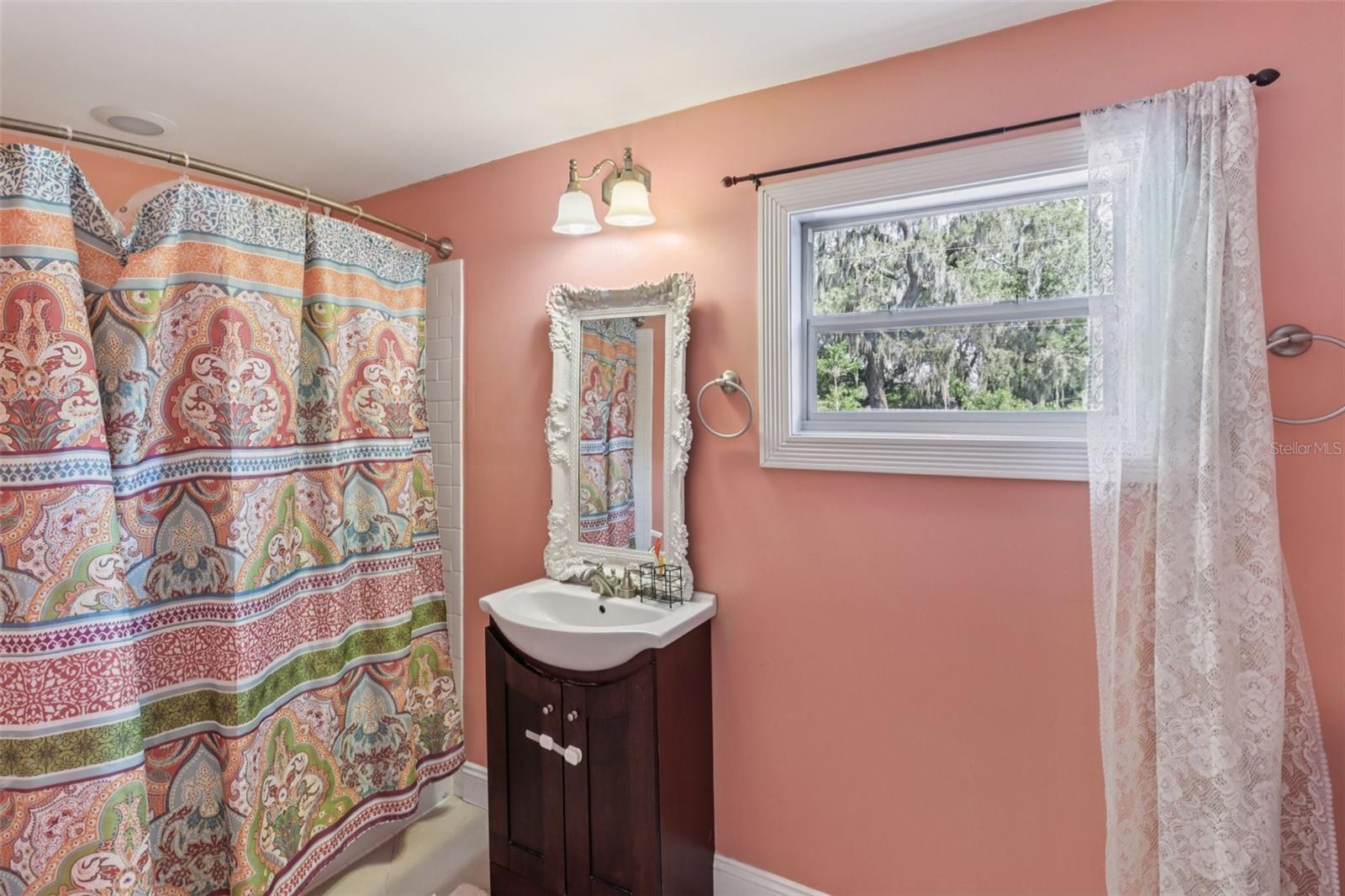Image 33 of 53 For 1048 Grandview Street
