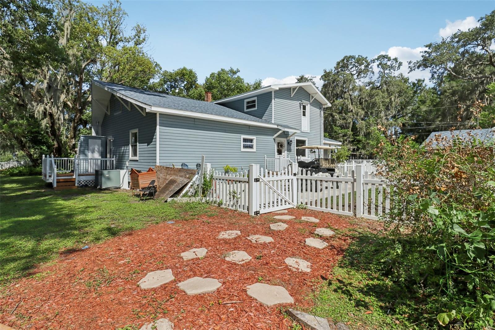 Image 36 of 53 For 1048 Grandview Street