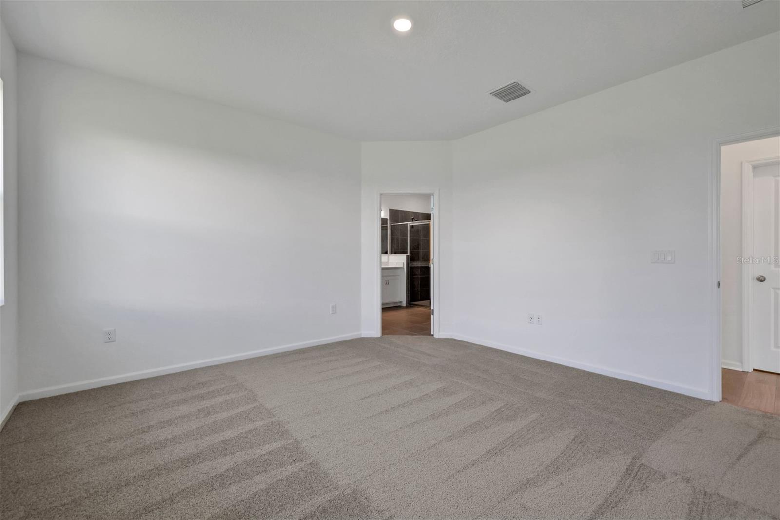Image 21 of 28 For 235 Meredith Boulevard