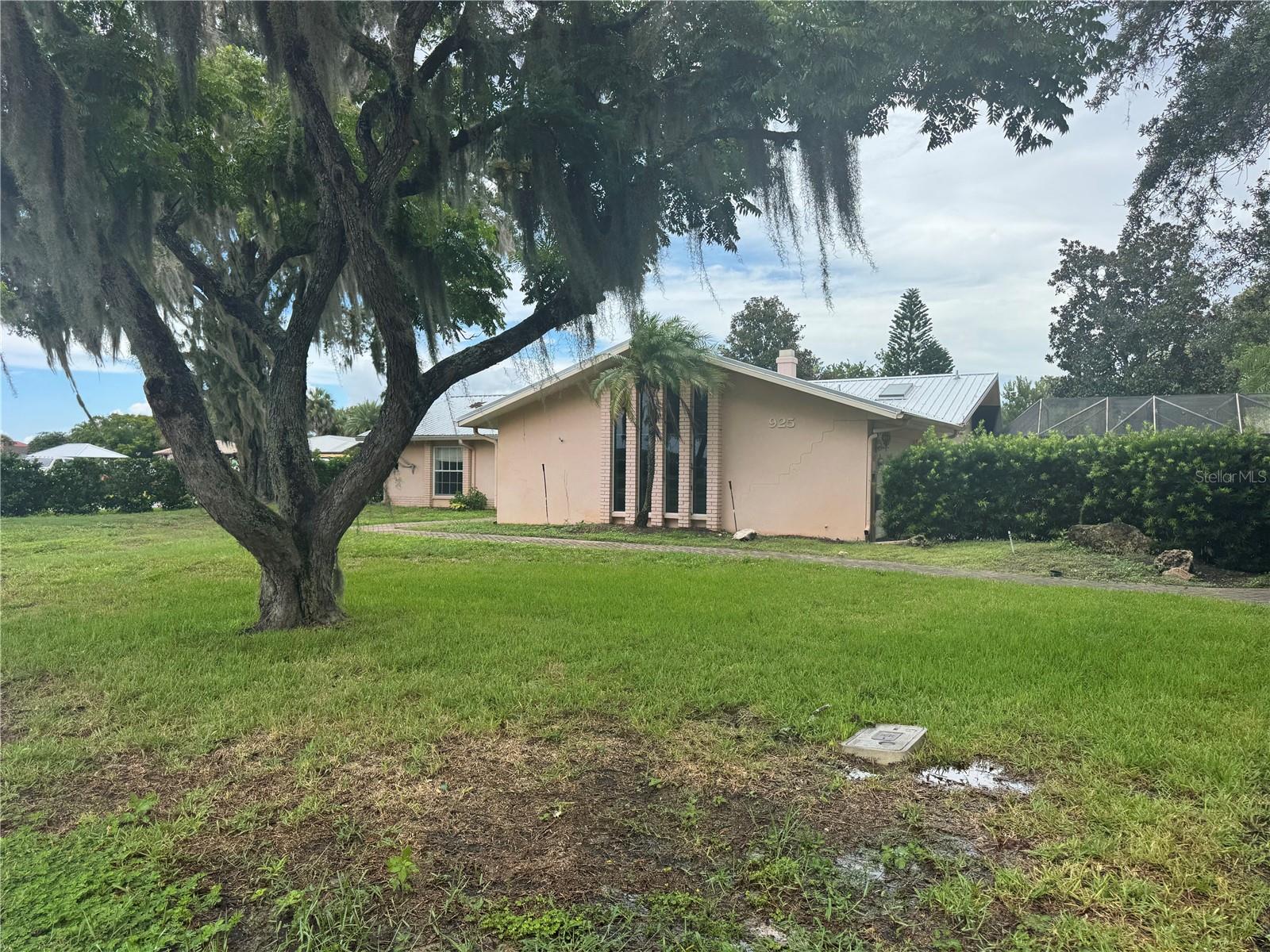 Image 2 of 15 For 925 Kings Bay Drive