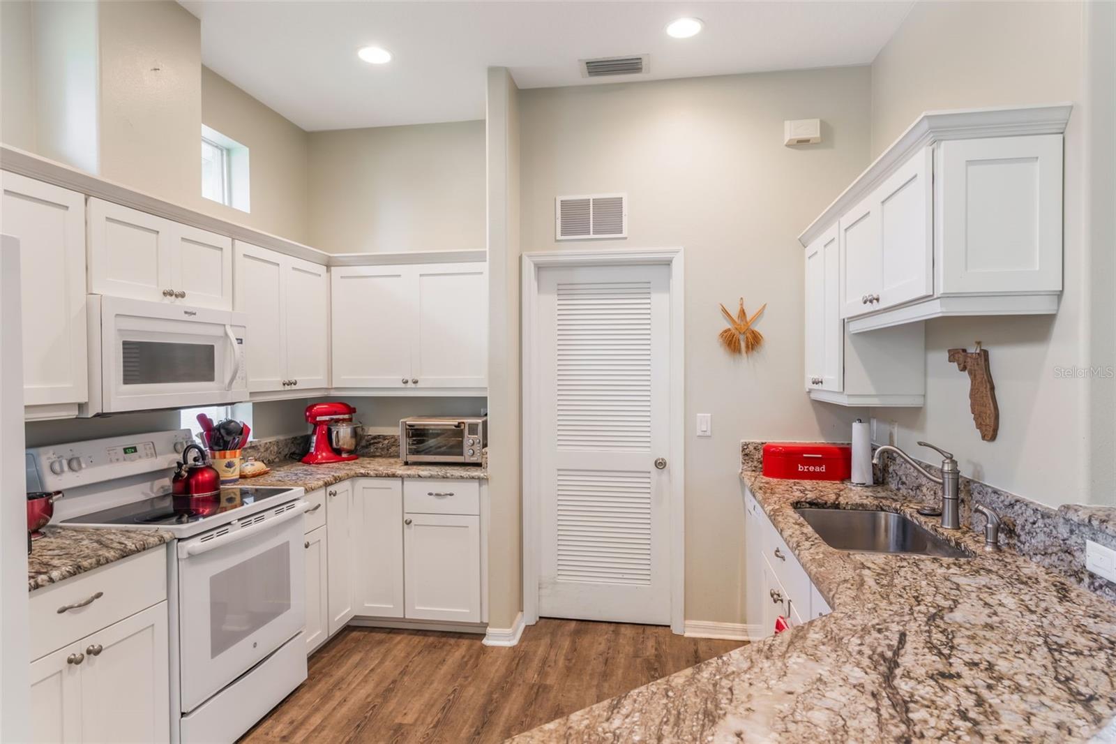 Image 10 of 57 For 22228 Oxford Heights Drive