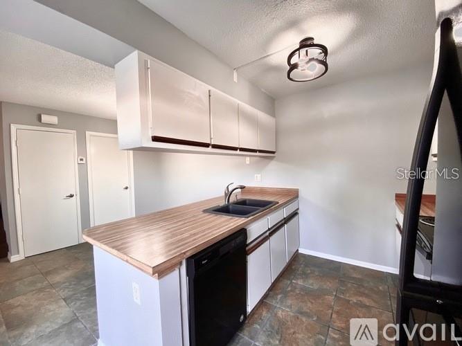 Image 5 of 6 For 2940 Tangerine Court