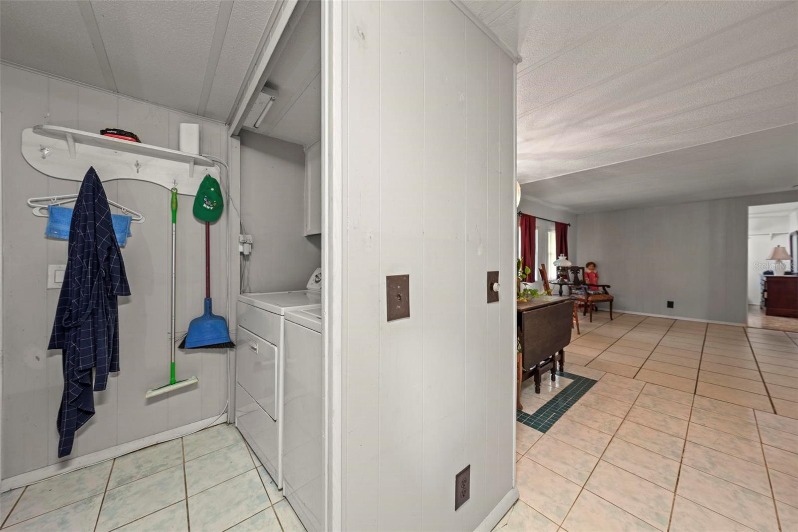 Image 13 of 53 For 1960 Pinewood Lane