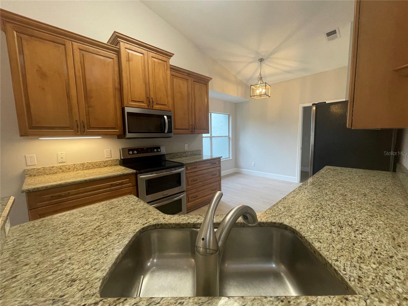 Image 10 of 31 For 210 Baker Street