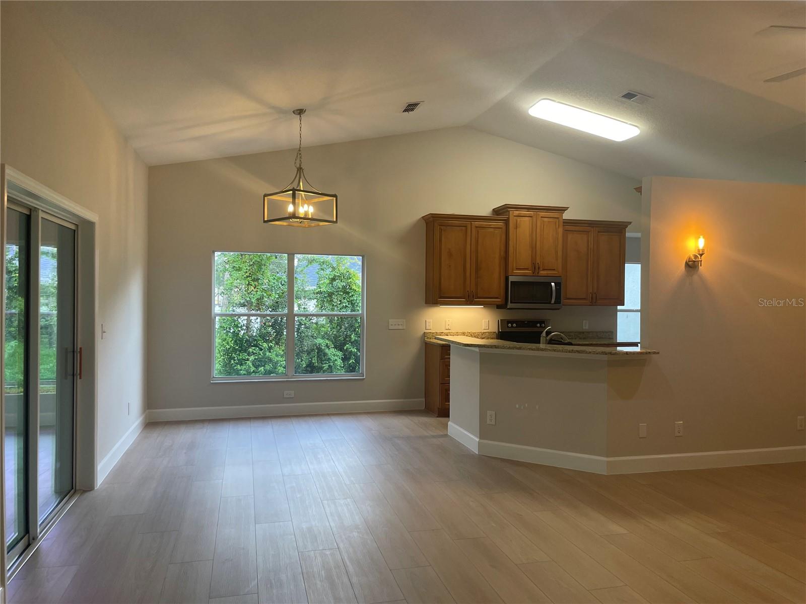 Image 14 of 31 For 210 Baker Street