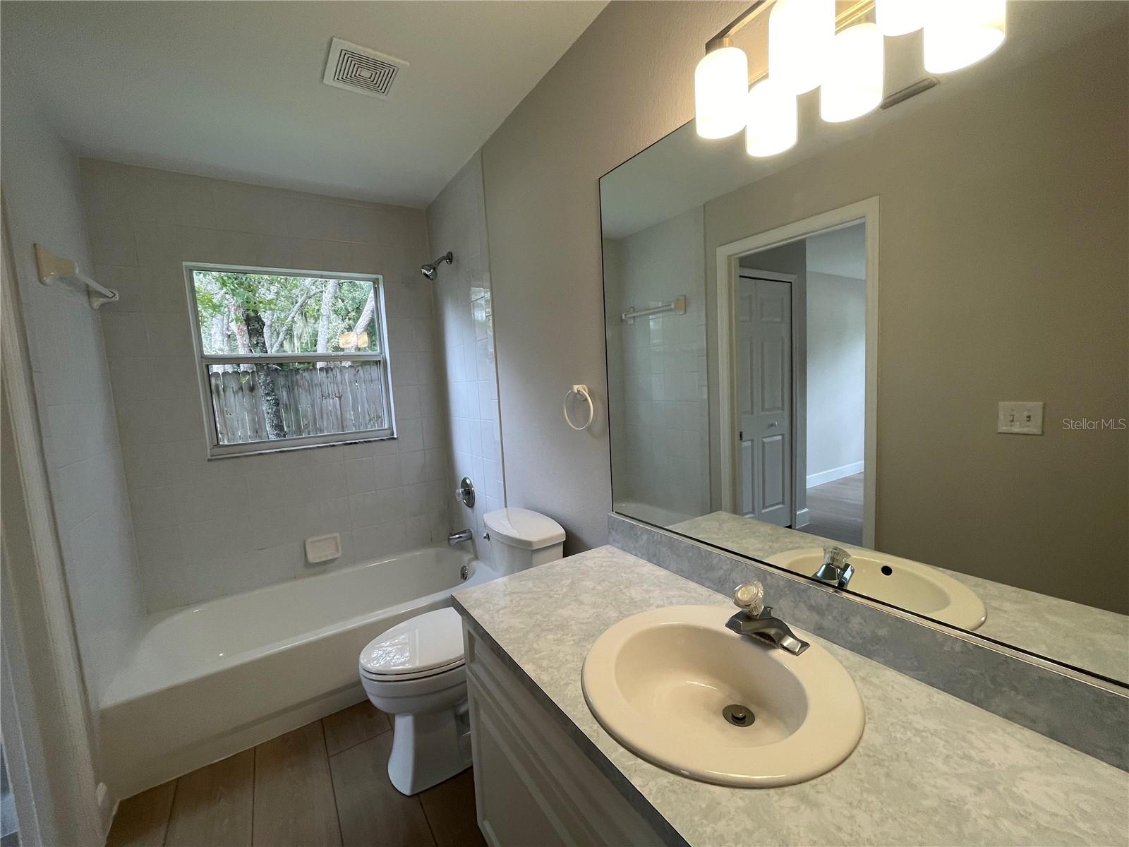 Image 16 of 31 For 210 Baker Street