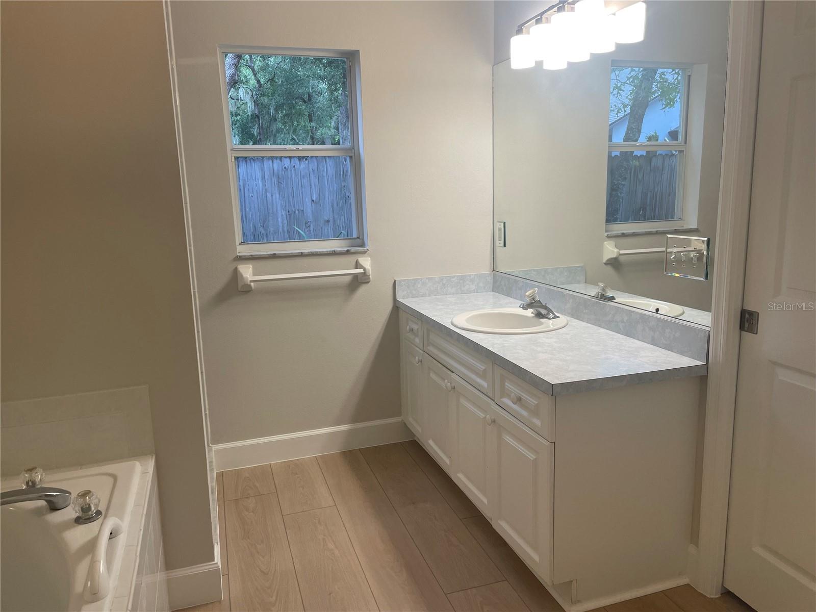 Image 21 of 31 For 210 Baker Street