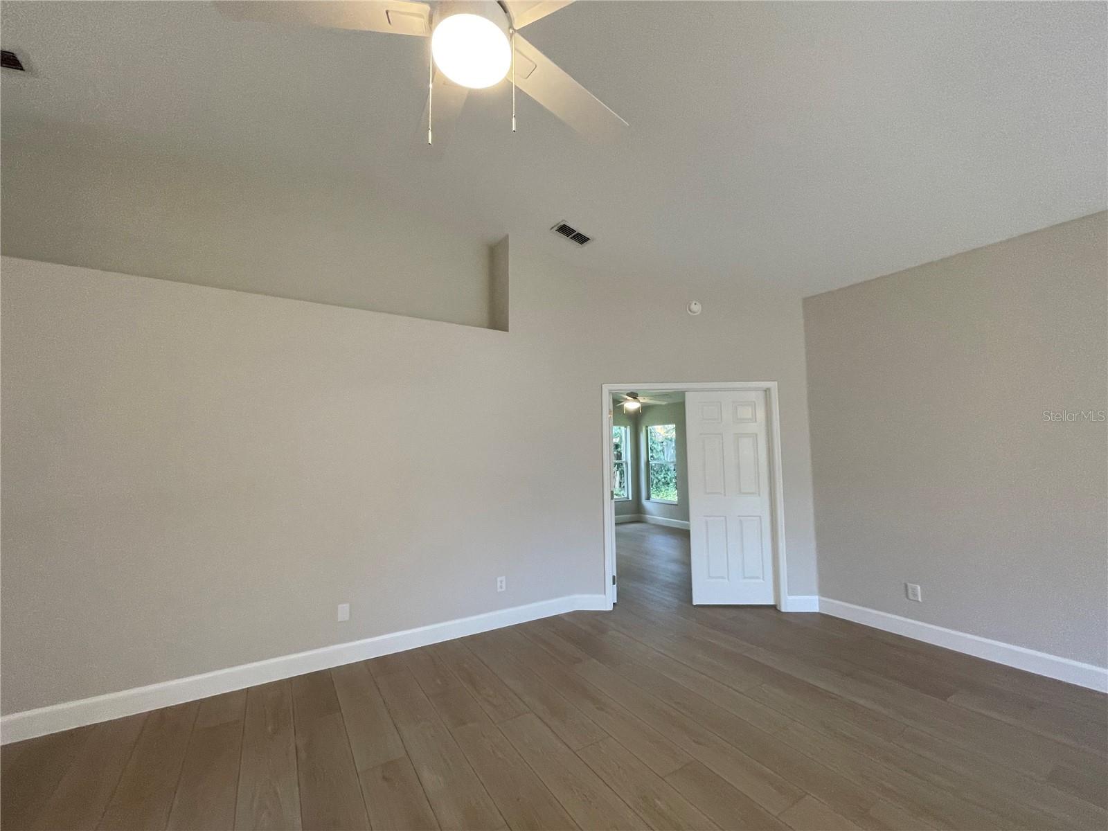 Image 8 of 31 For 210 Baker Street