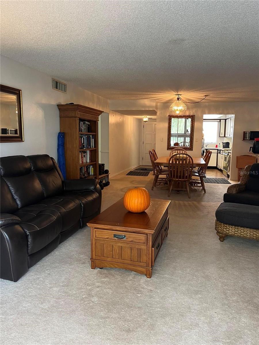 Image 3 of 11 For 601 Mcdonald Street 408