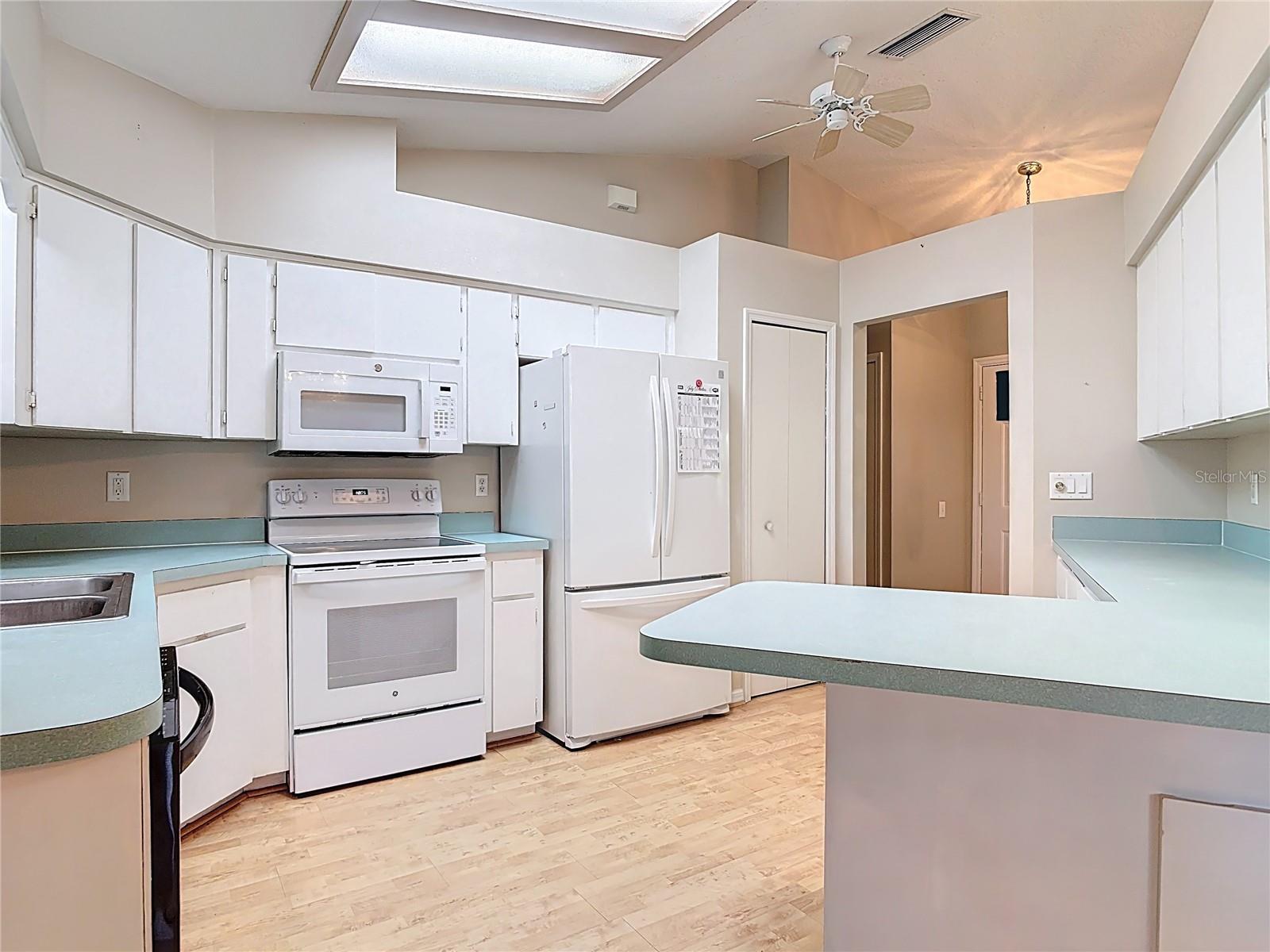 Image 15 of 67 For 5925 Grass Court