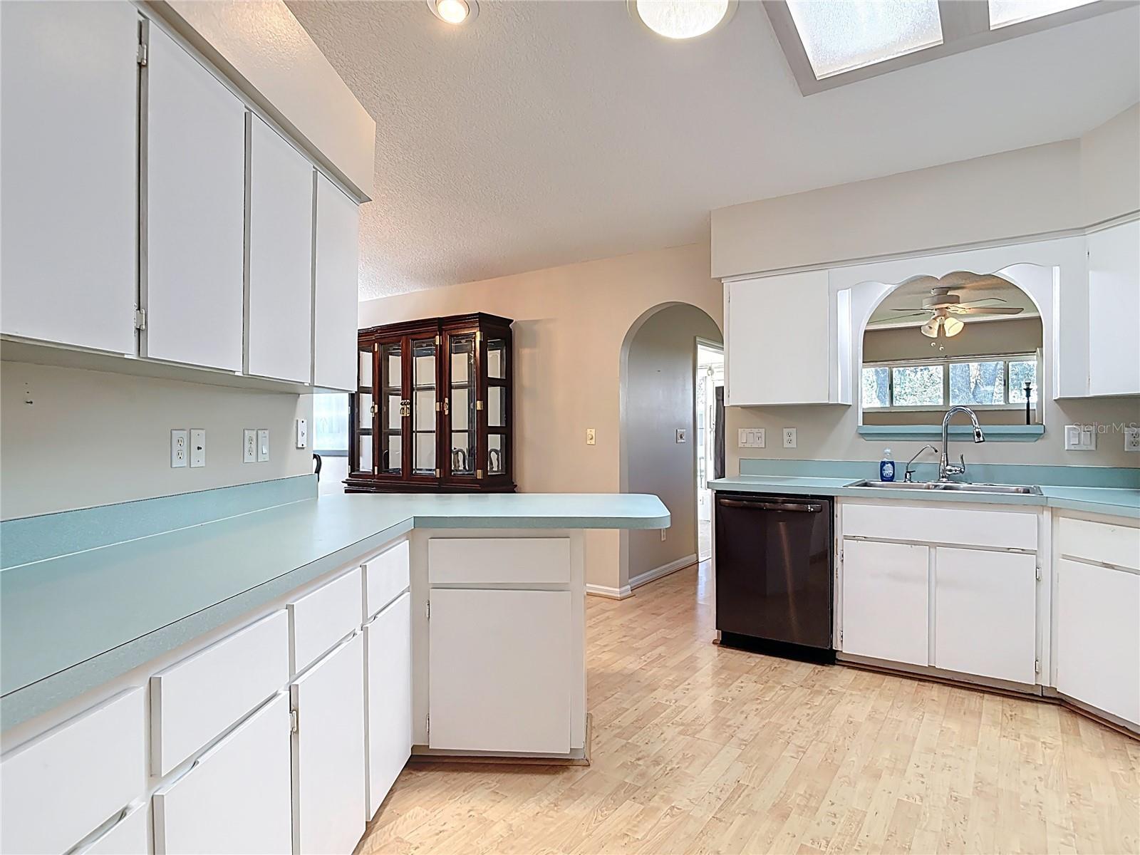 Image 19 of 67 For 5925 Grass Court