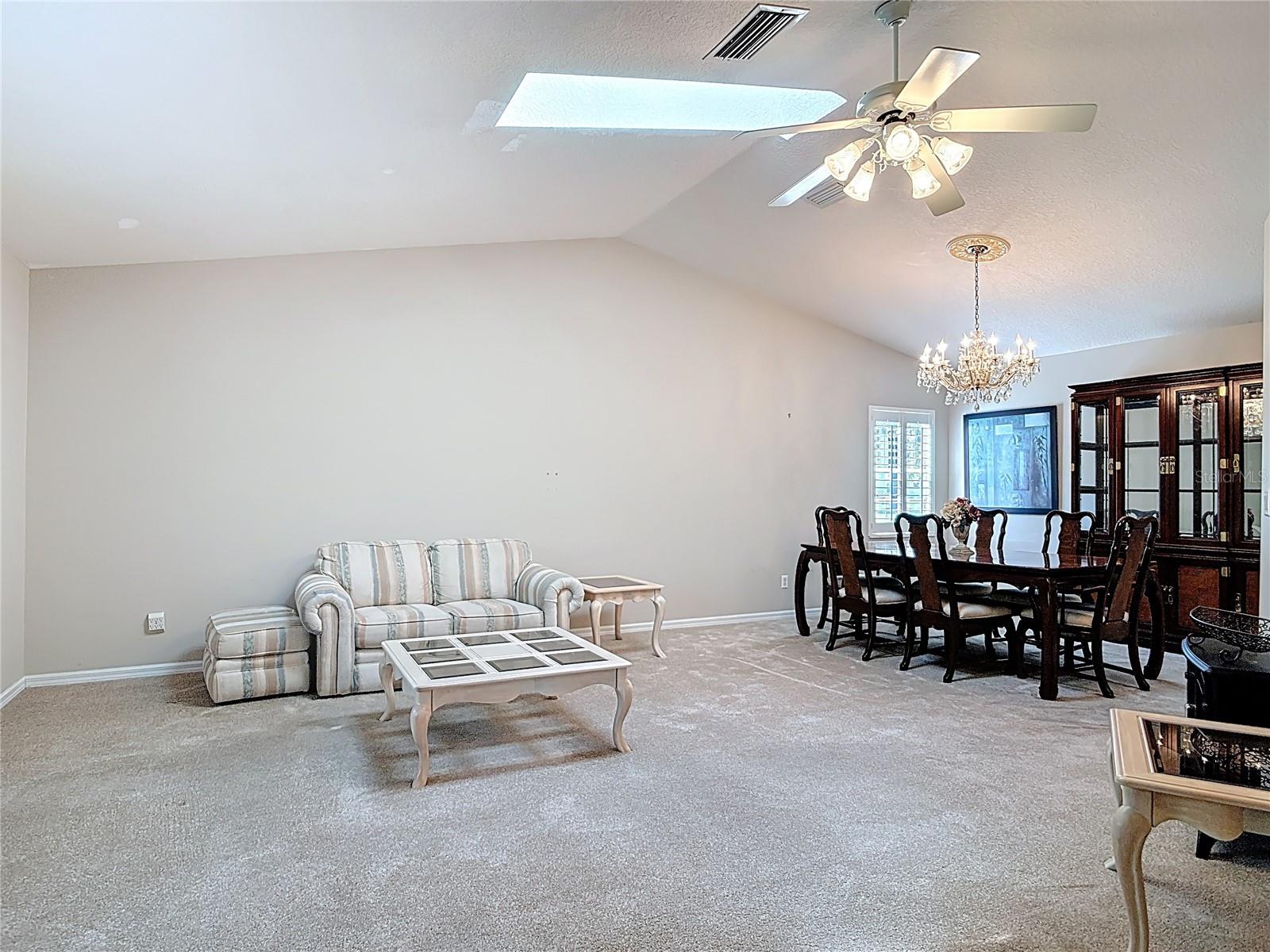 Image 7 of 67 For 5925 Grass Court