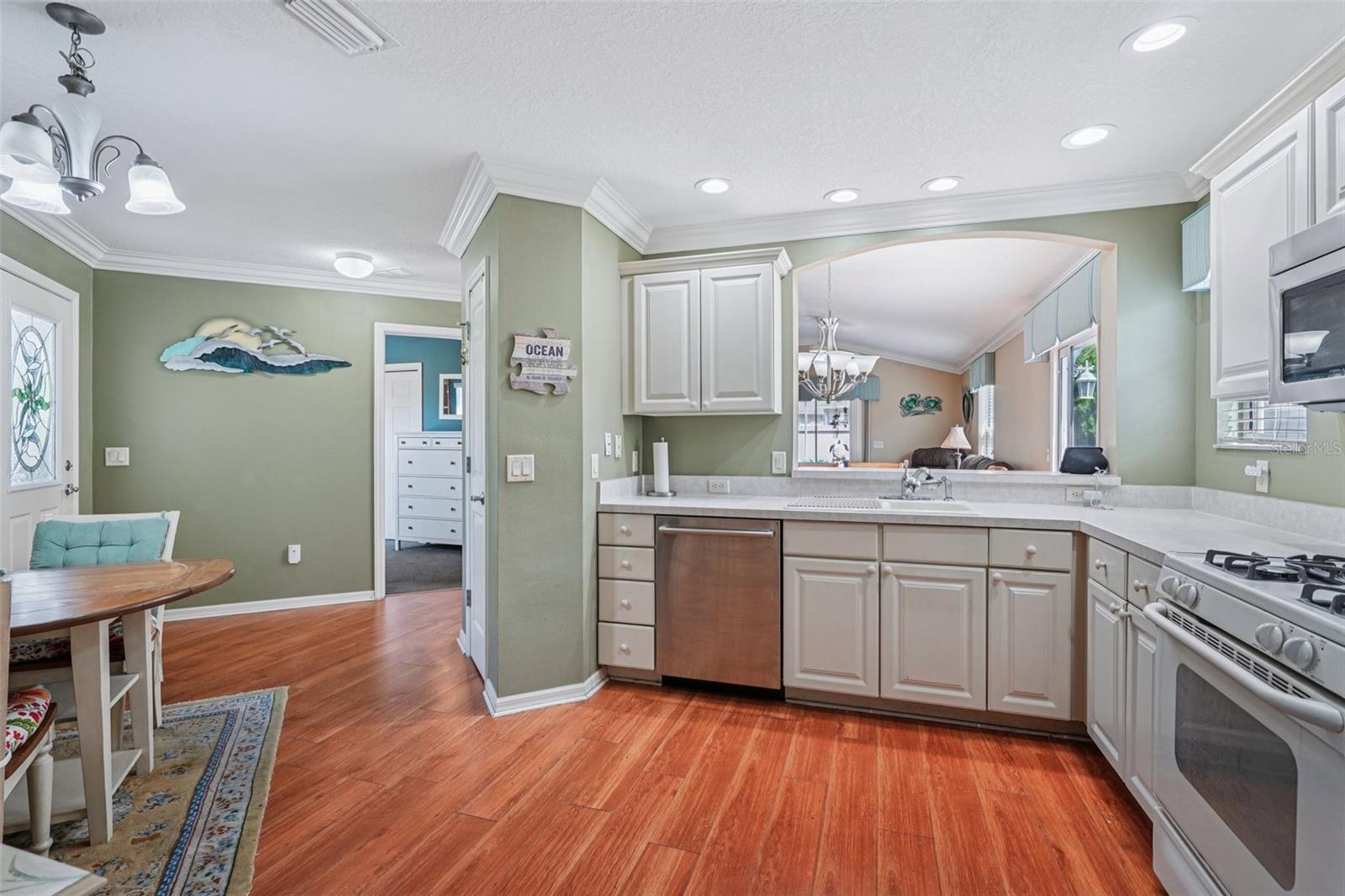 Image 13 of 33 For 523 Richburg Street