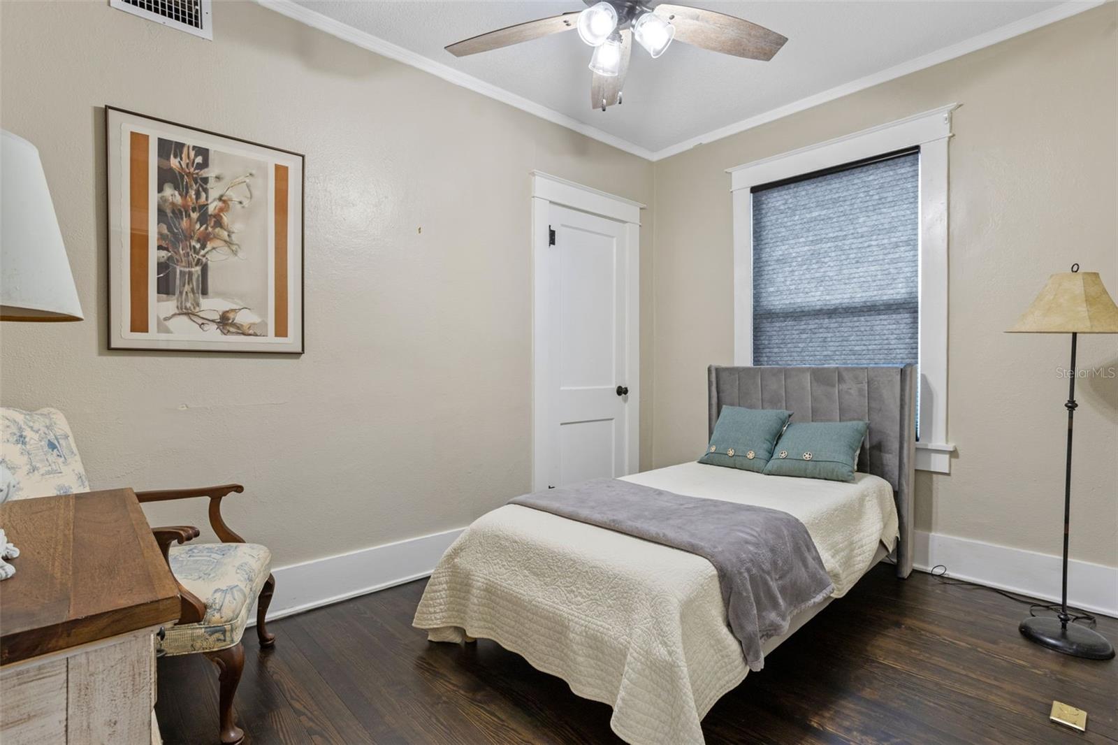 Image 18 of 39 For 811 Grandview Street