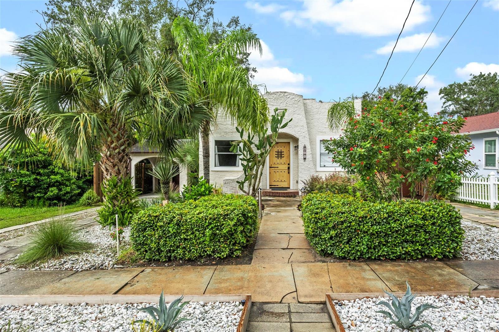 Image 2 of 39 For 811 Grandview Street