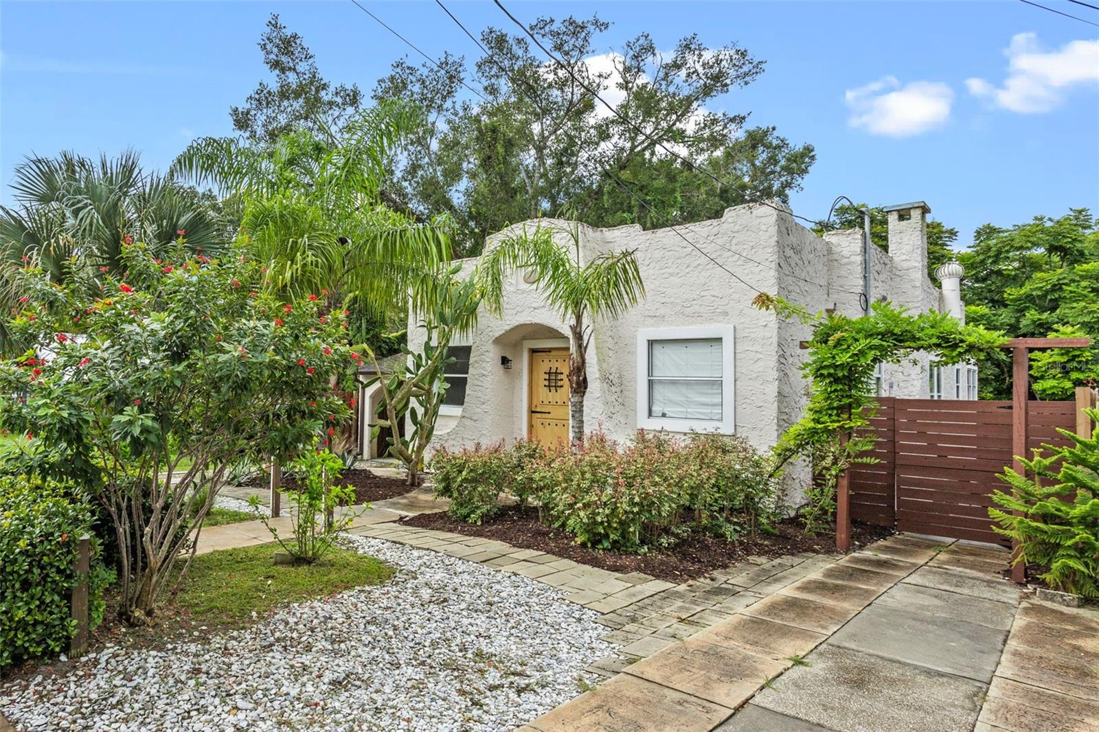 Image 3 of 39 For 811 Grandview Street