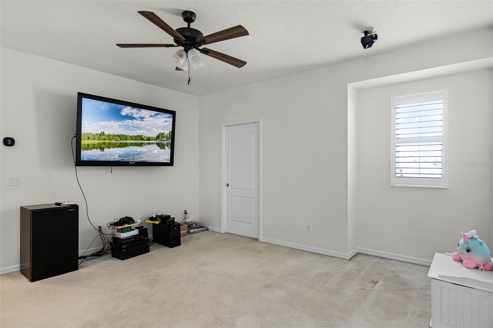 Image 17 of 66 For 1103 White Water Bay Drive