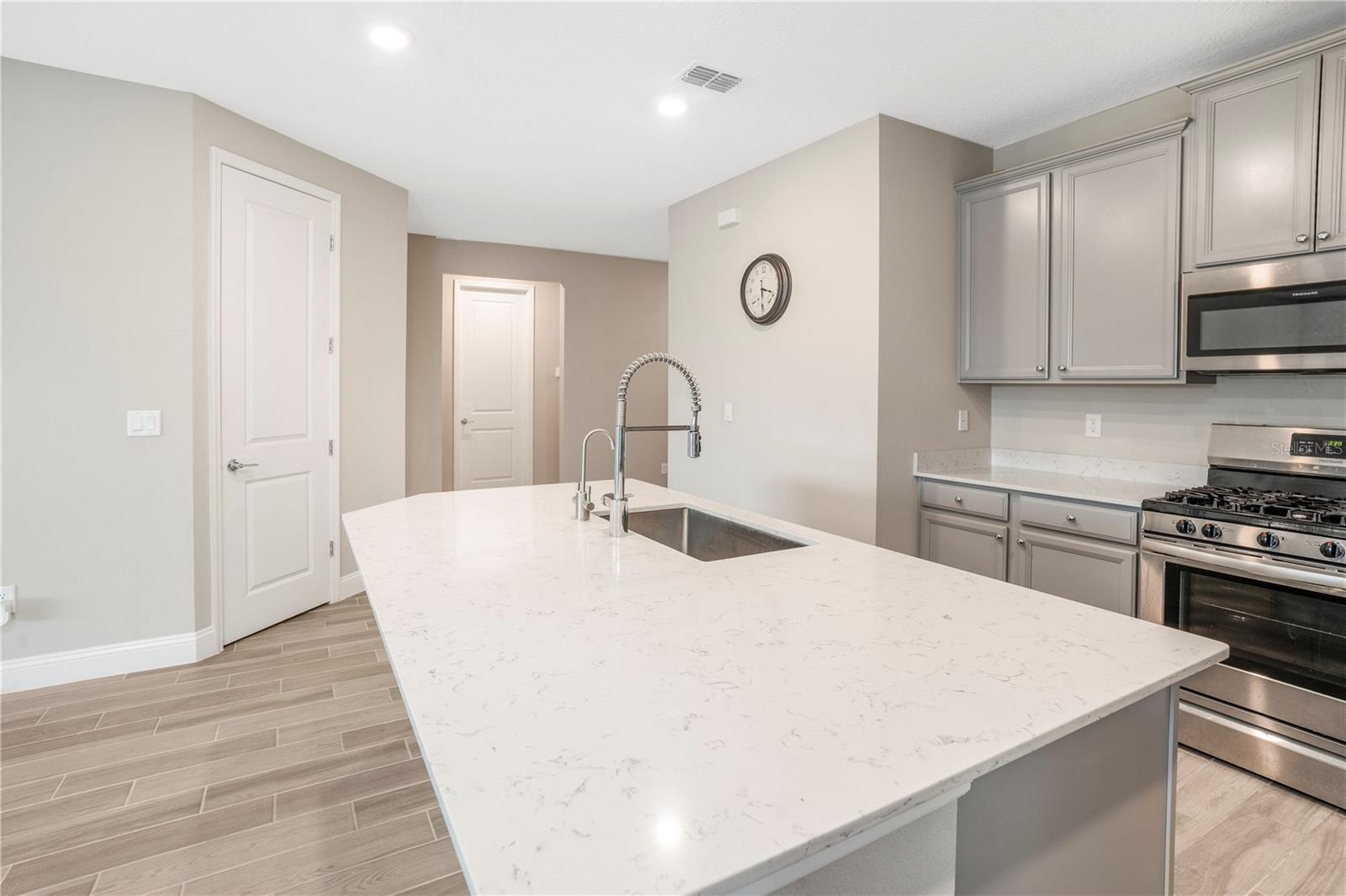 Image 21 of 61 For 253 Ridgewind Drive