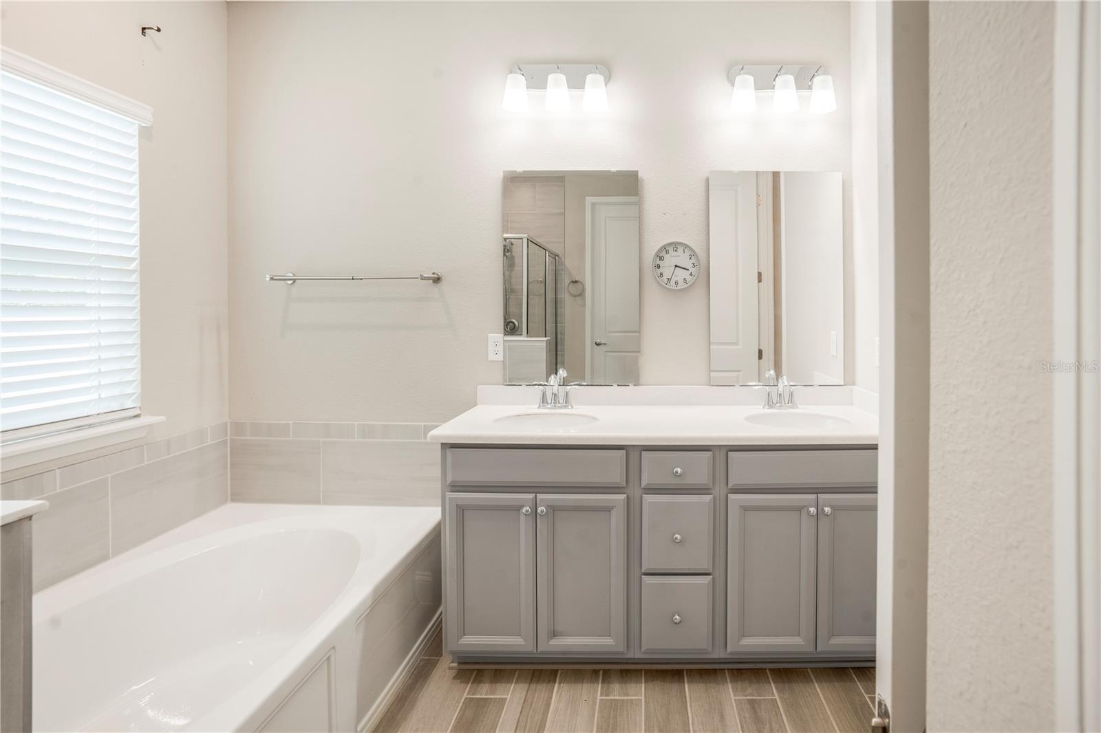 Image 29 of 61 For 253 Ridgewind Drive