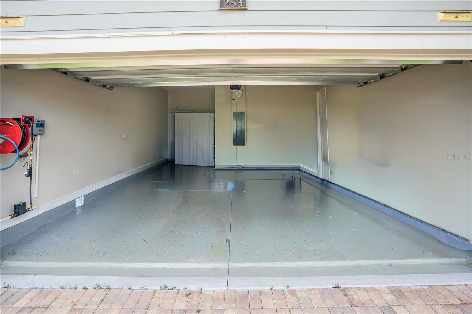 Image 34 of 61 For 253 Ridgewind Drive