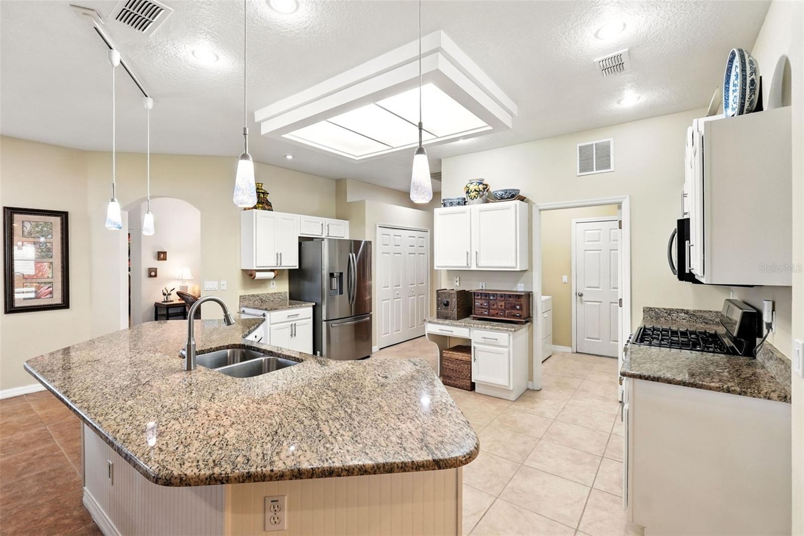 Image 18 of 42 For 3821 Glenford Drive