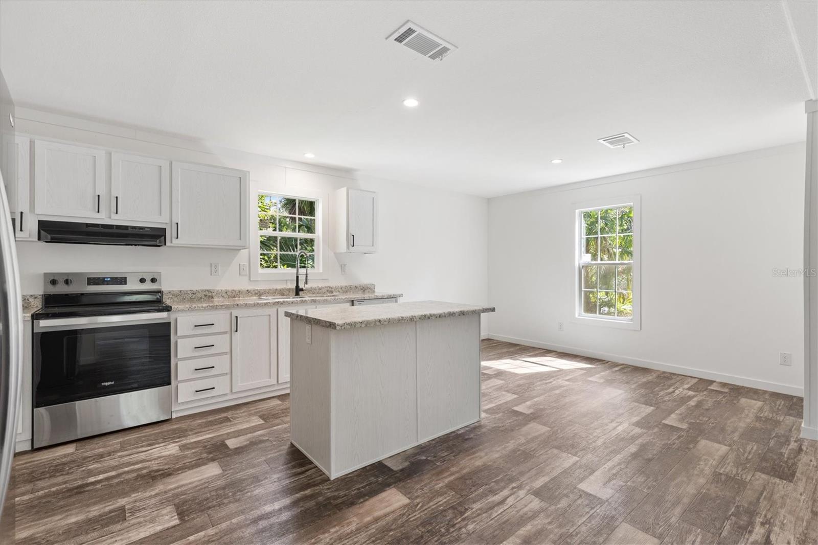 Image 16 of 35 For 2890 Cr 426e