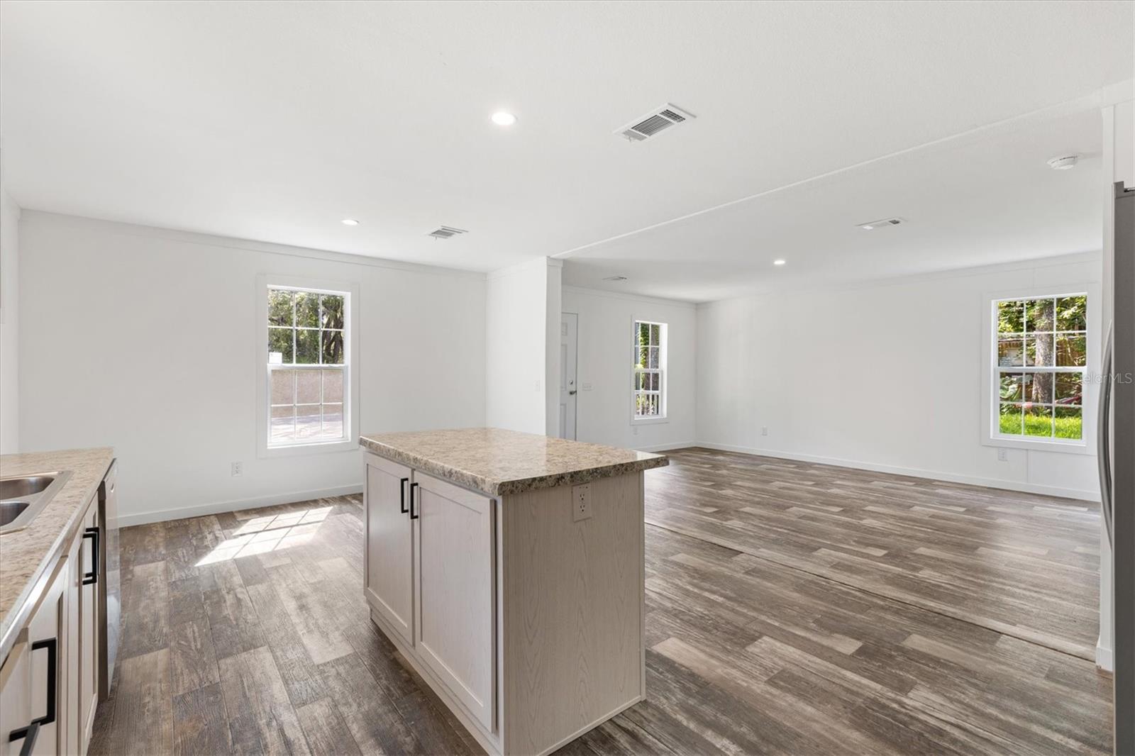 Image 17 of 35 For 2890 Cr 426e