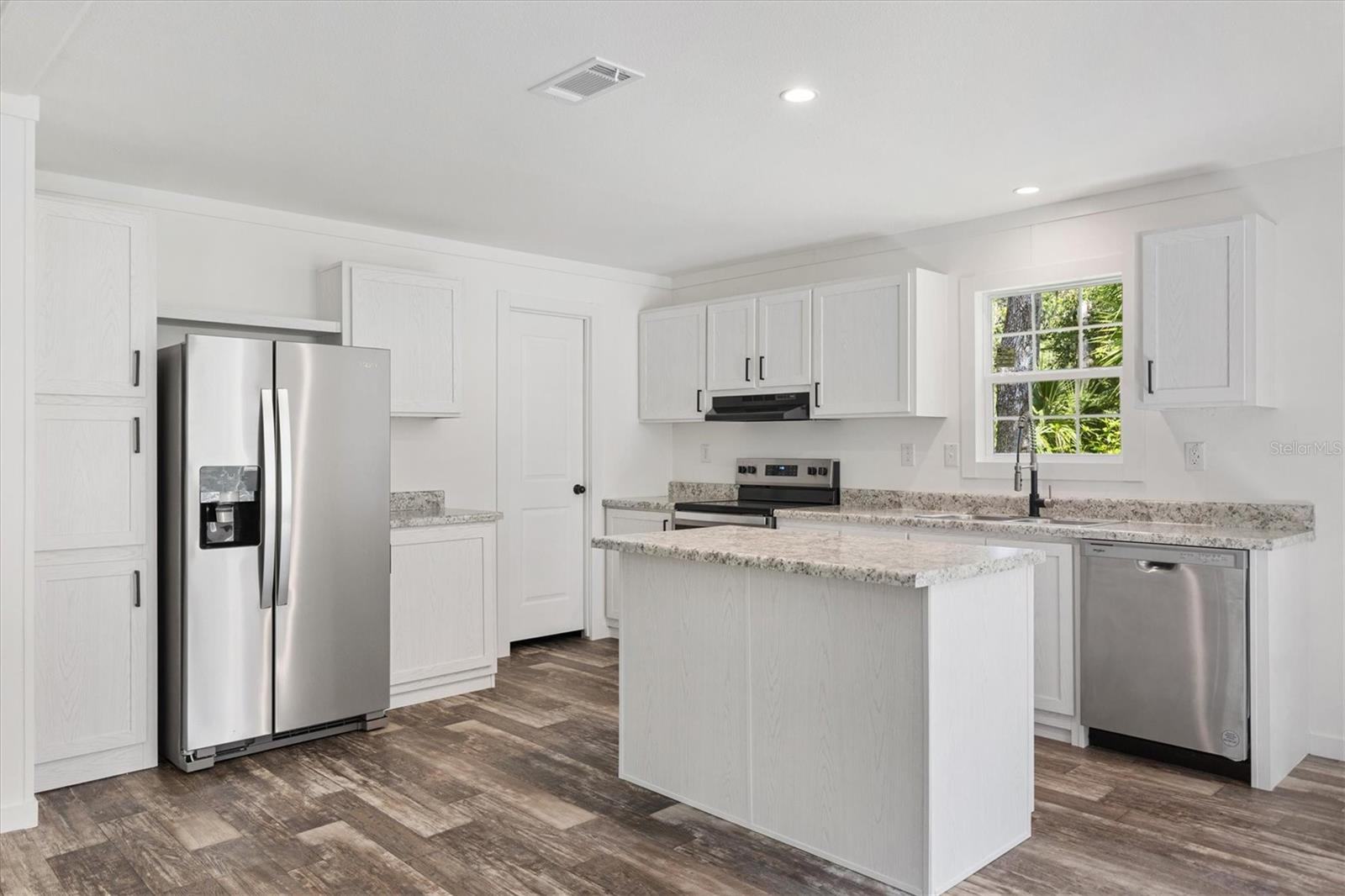 Image 18 of 35 For 2890 Cr 426e