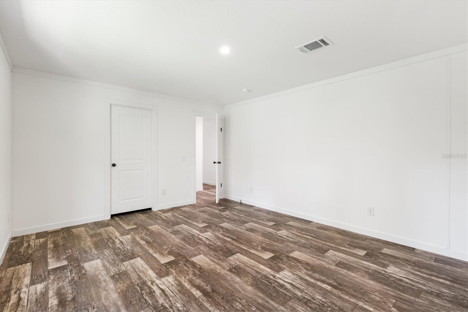 Image 22 of 35 For 2890 Cr 426e