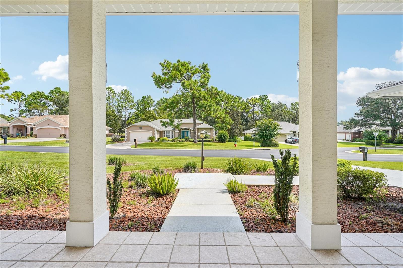 Image 4 of 51 For 31 Lake Diamond Boulevard