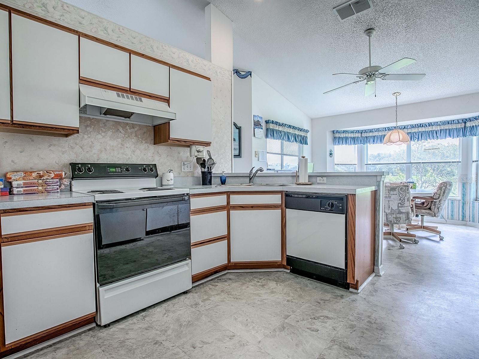 Image 10 of 61 For 25241 Lost Oak Circle