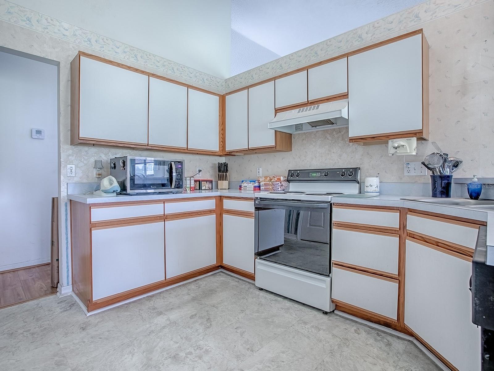 Image 11 of 61 For 25241 Lost Oak Circle