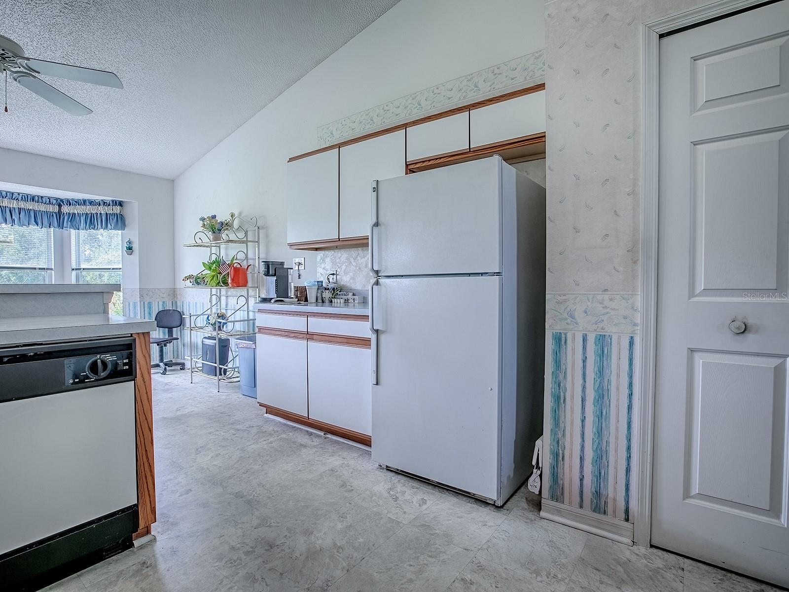 Image 12 of 61 For 25241 Lost Oak Circle
