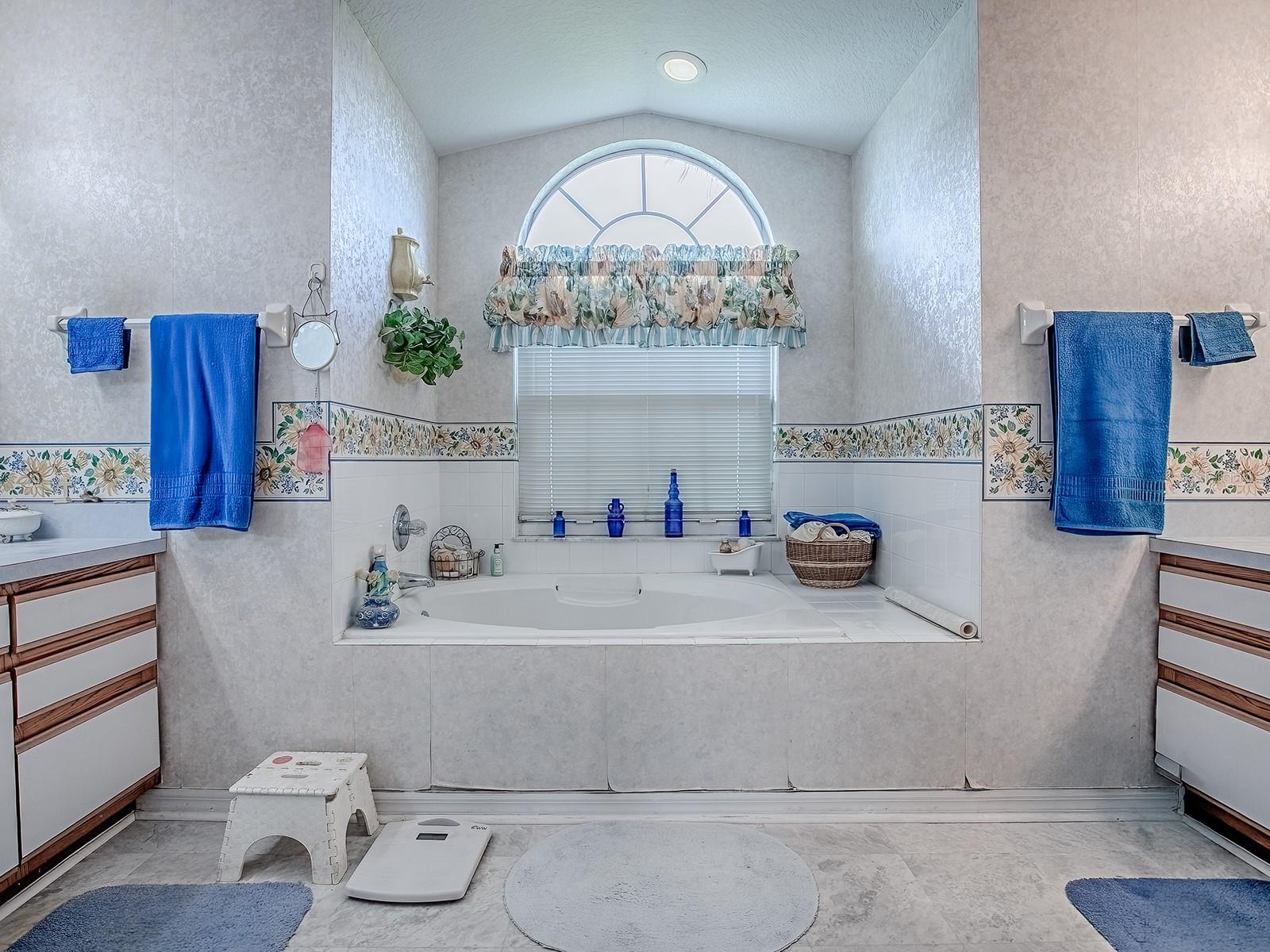 Image 20 of 61 For 25241 Lost Oak Circle