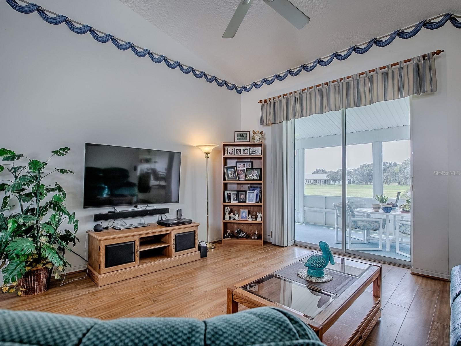 Image 4 of 61 For 25241 Lost Oak Circle