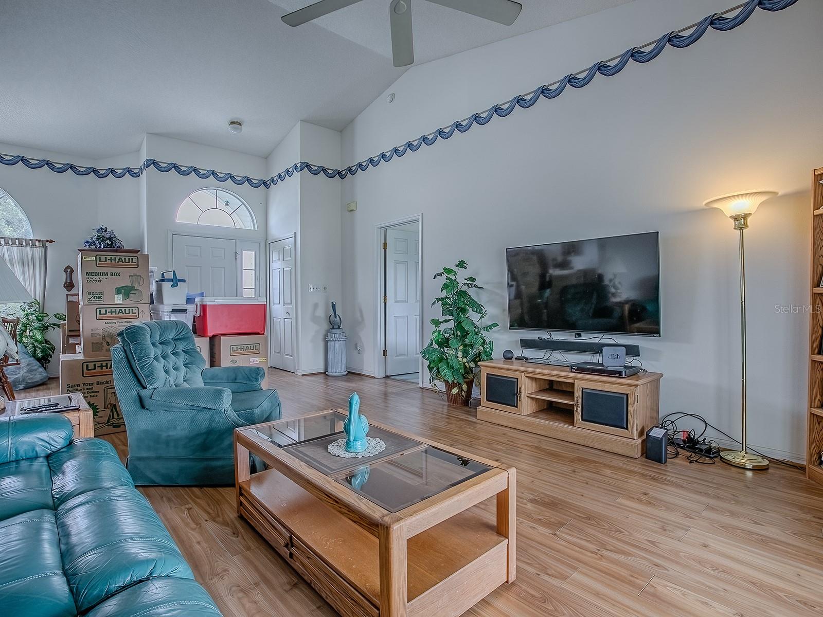 Image 6 of 61 For 25241 Lost Oak Circle