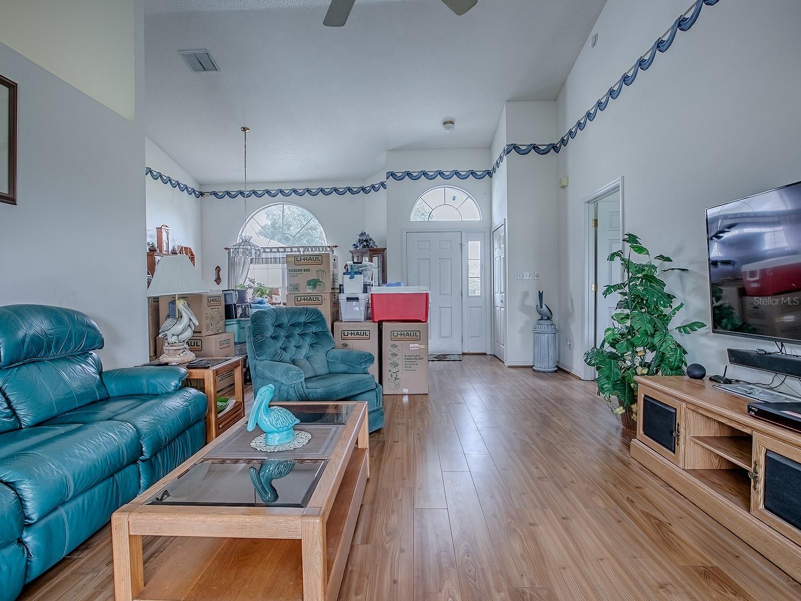 Image 7 of 61 For 25241 Lost Oak Circle