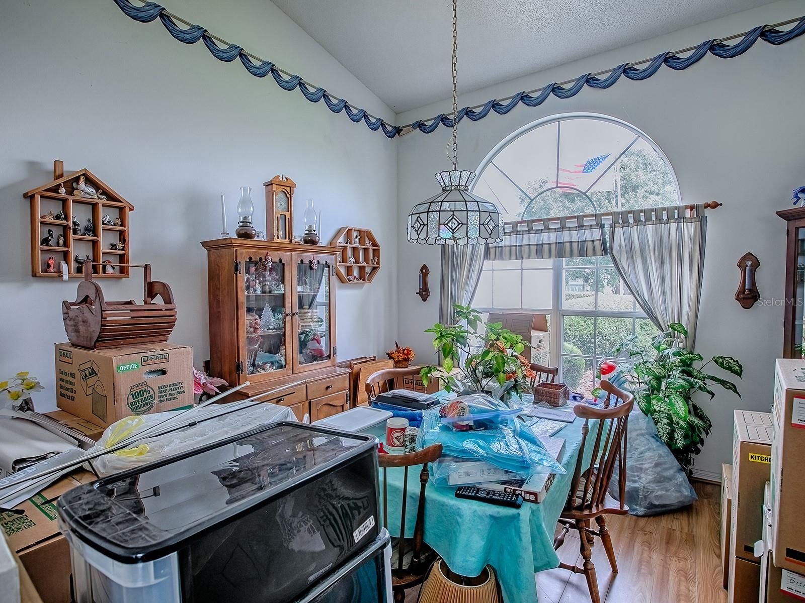 Image 8 of 61 For 25241 Lost Oak Circle