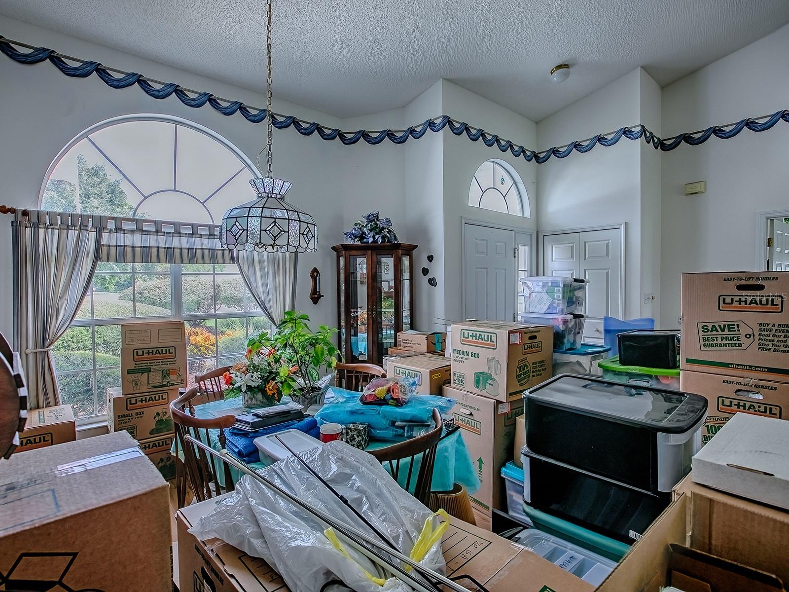 Image 9 of 61 For 25241 Lost Oak Circle