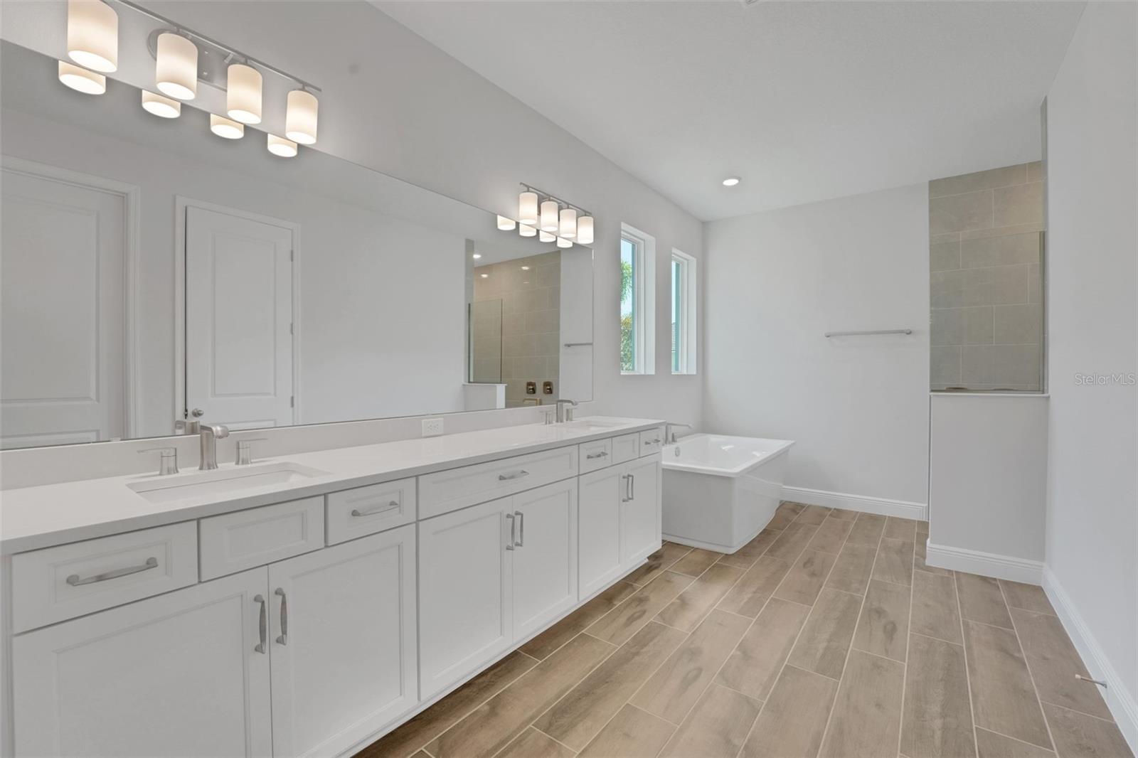 Image 18 of 55 For 14225 Crest Palm Avenue