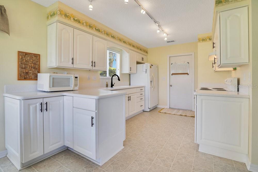 Image 9 of 40 For 32901 Timberwood Dr