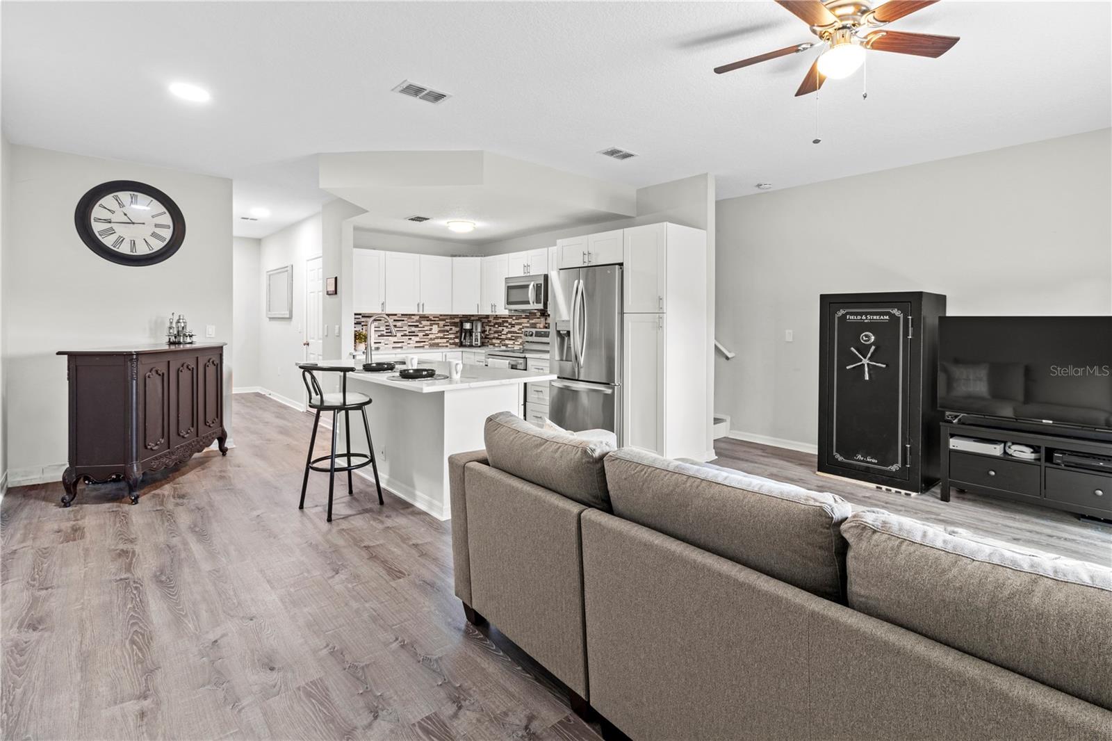 Listing photo id 8 for 4354 Tyler Circle N