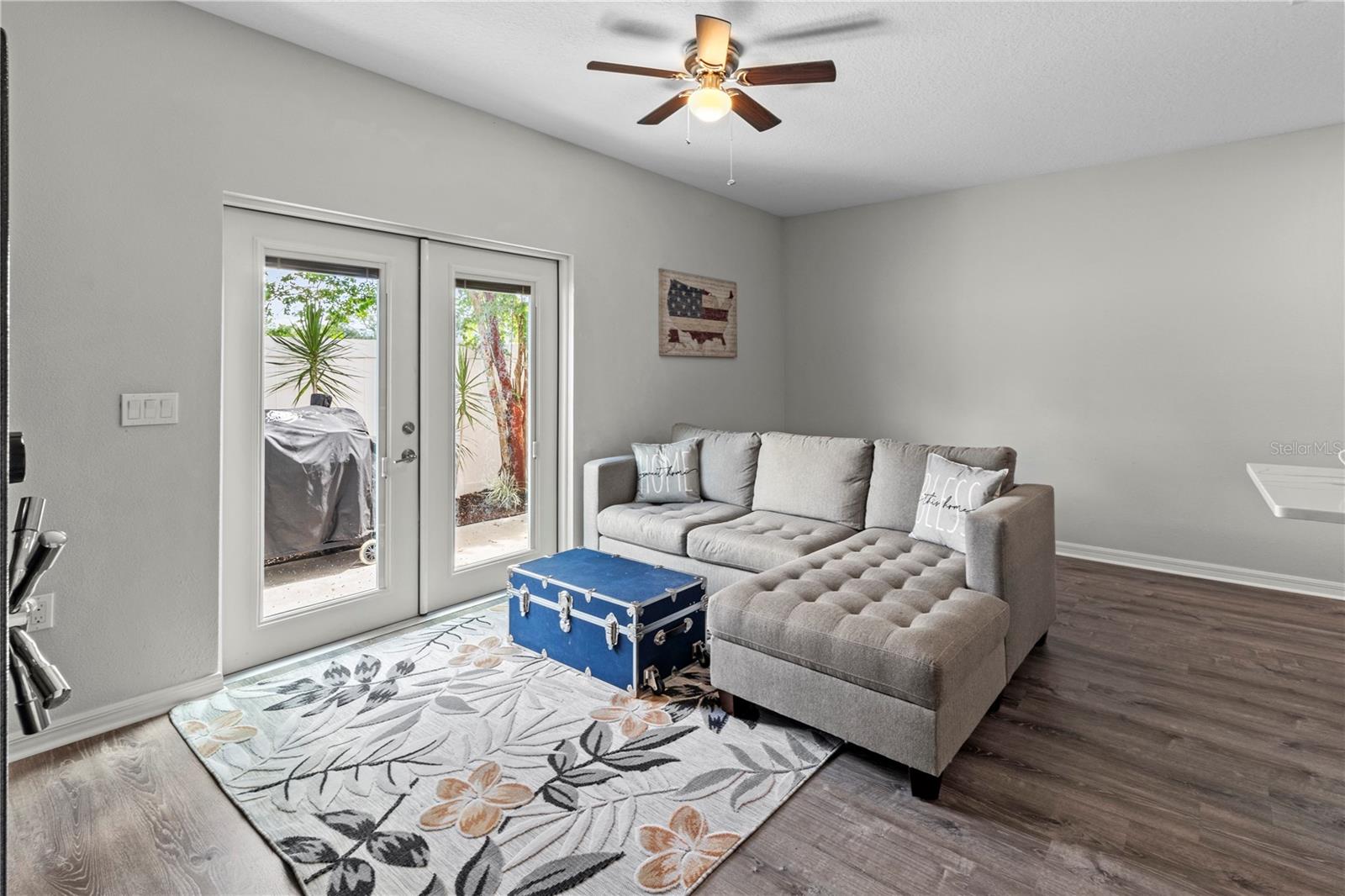 Listing photo id 11 for 4354 Tyler Circle N