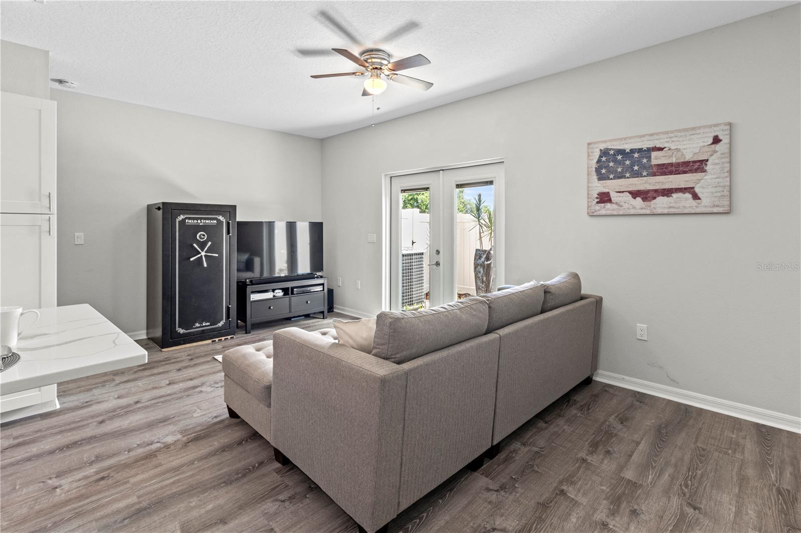 Listing photo id 12 for 4354 Tyler Circle N