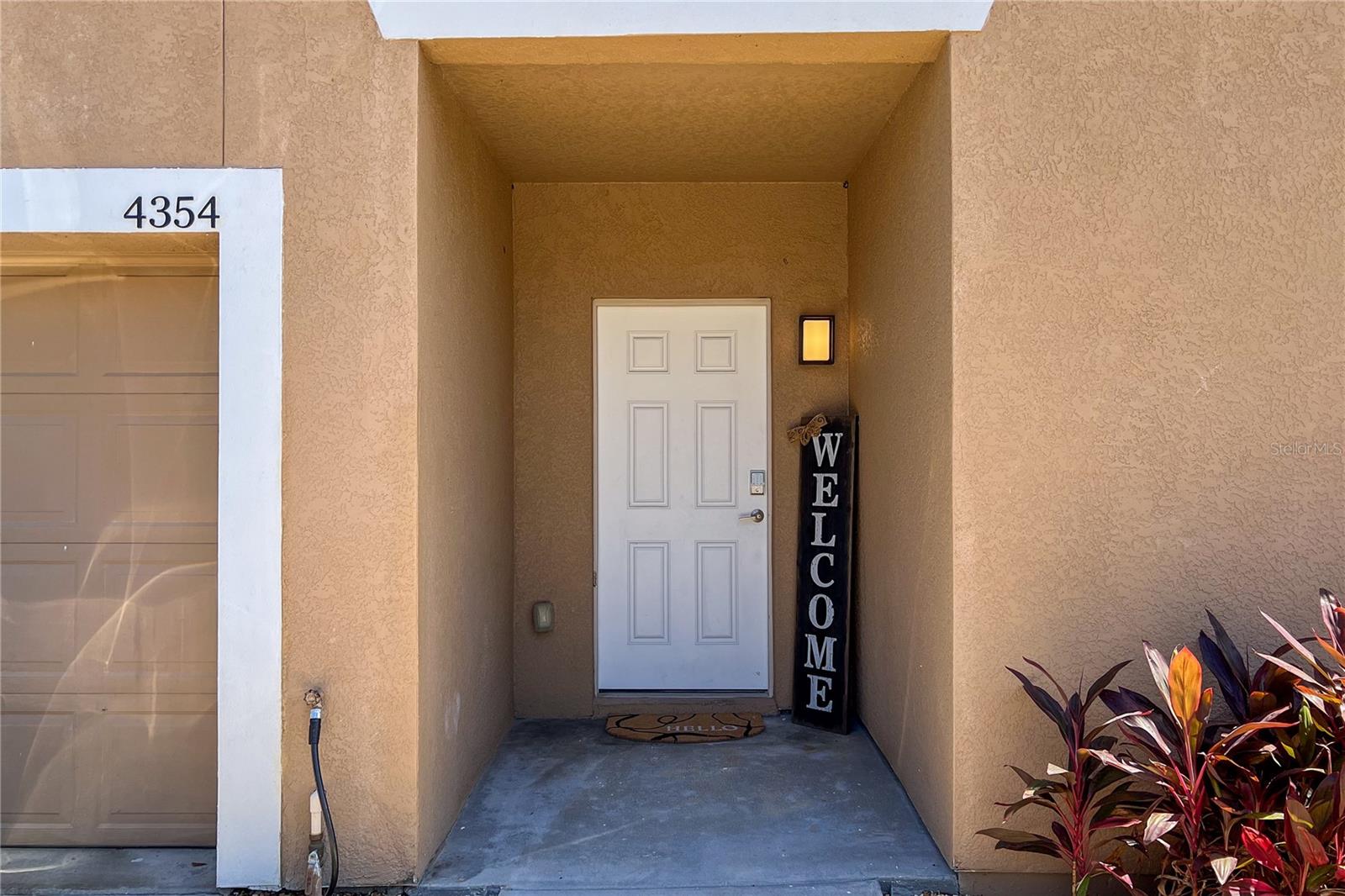 Listing photo id 0 for 4354 Tyler Circle N