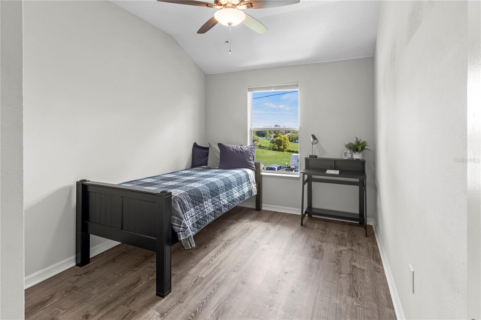 Listing photo id 19 for 4354 Tyler Circle N