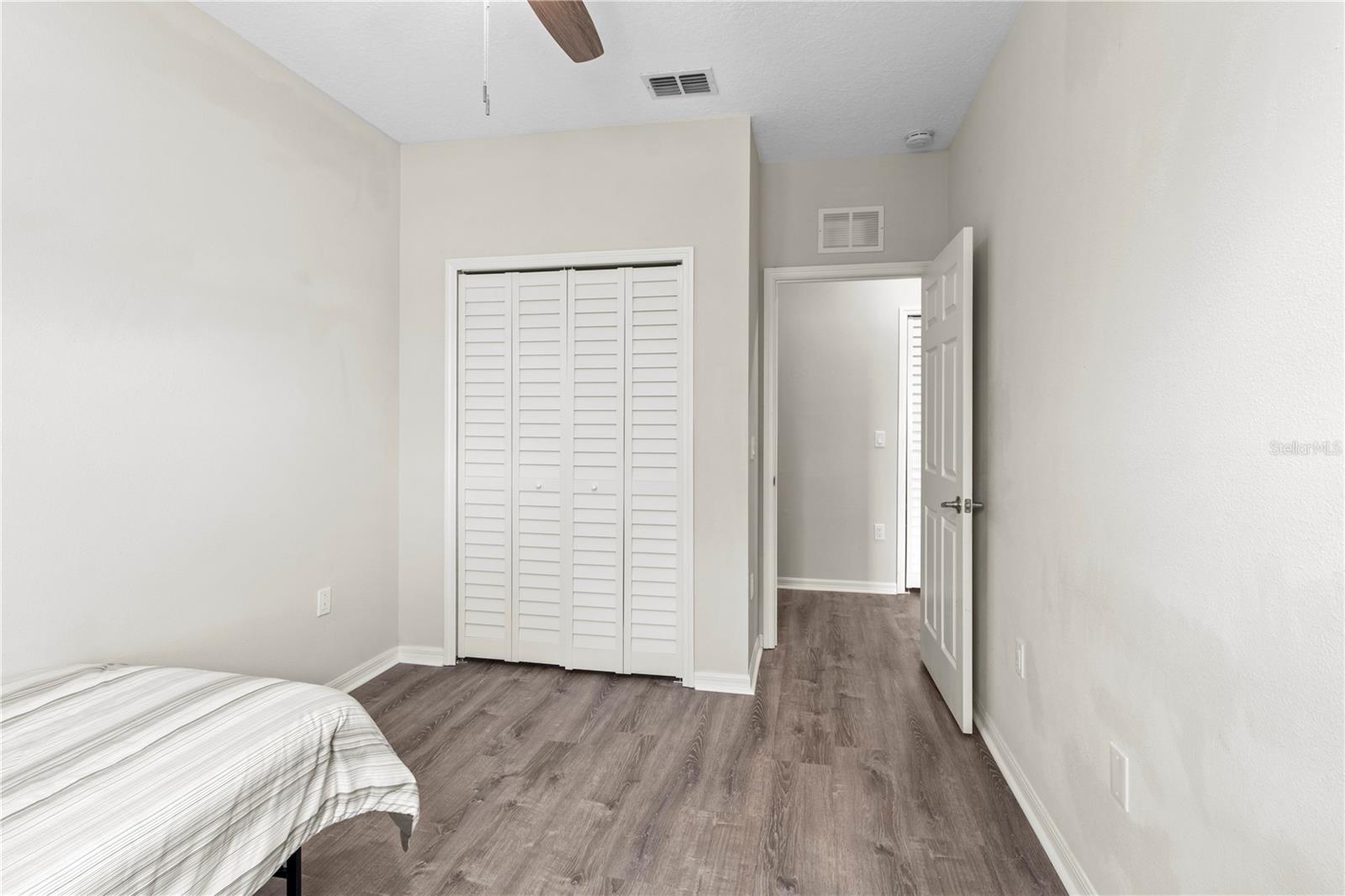 Listing photo id 24 for 4354 Tyler Circle N