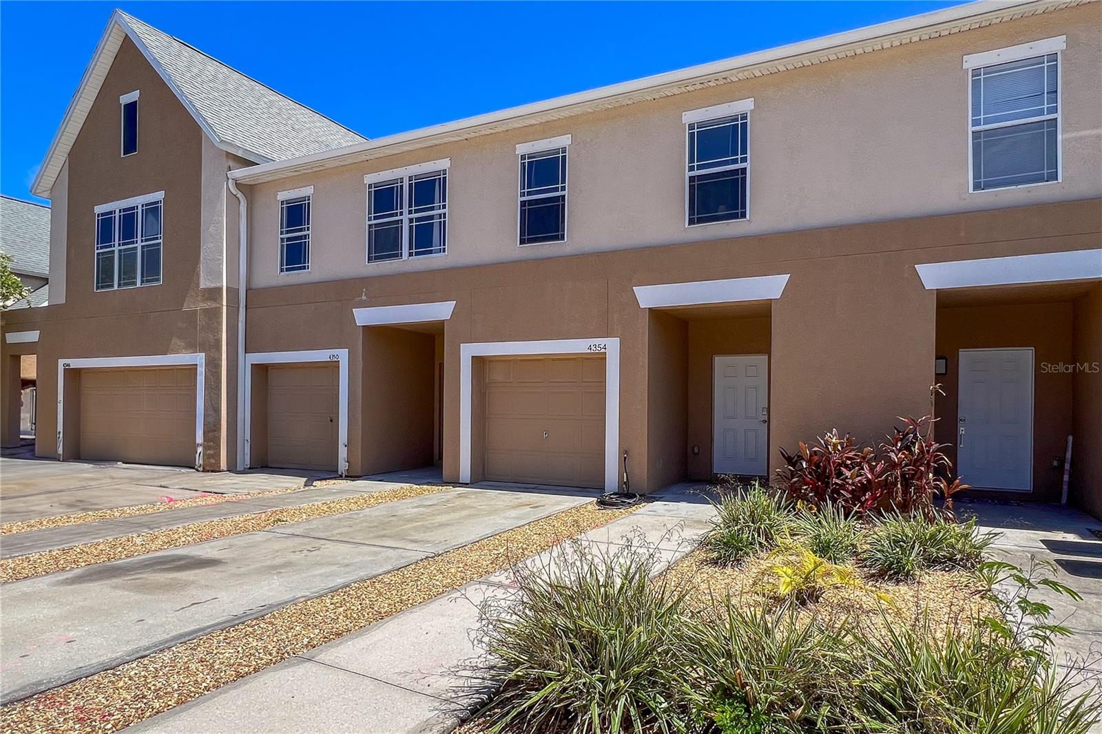 Listing photo id 1 for 4354 Tyler Circle N