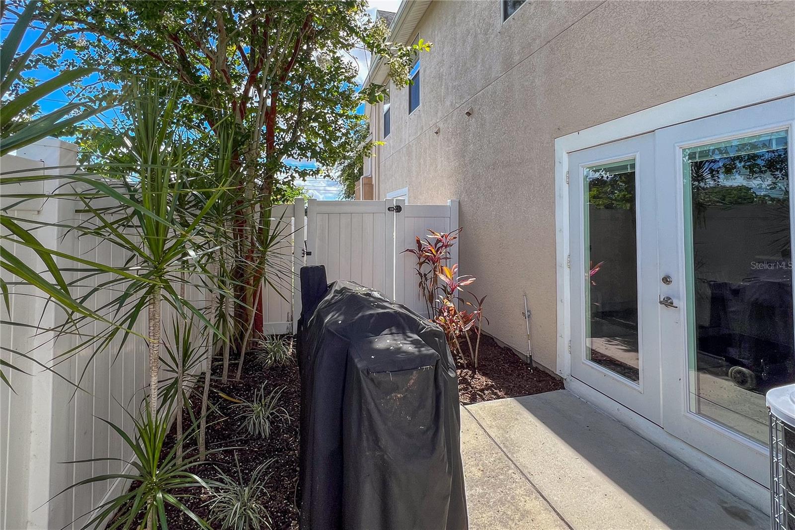 Listing photo id 28 for 4354 Tyler Circle N
